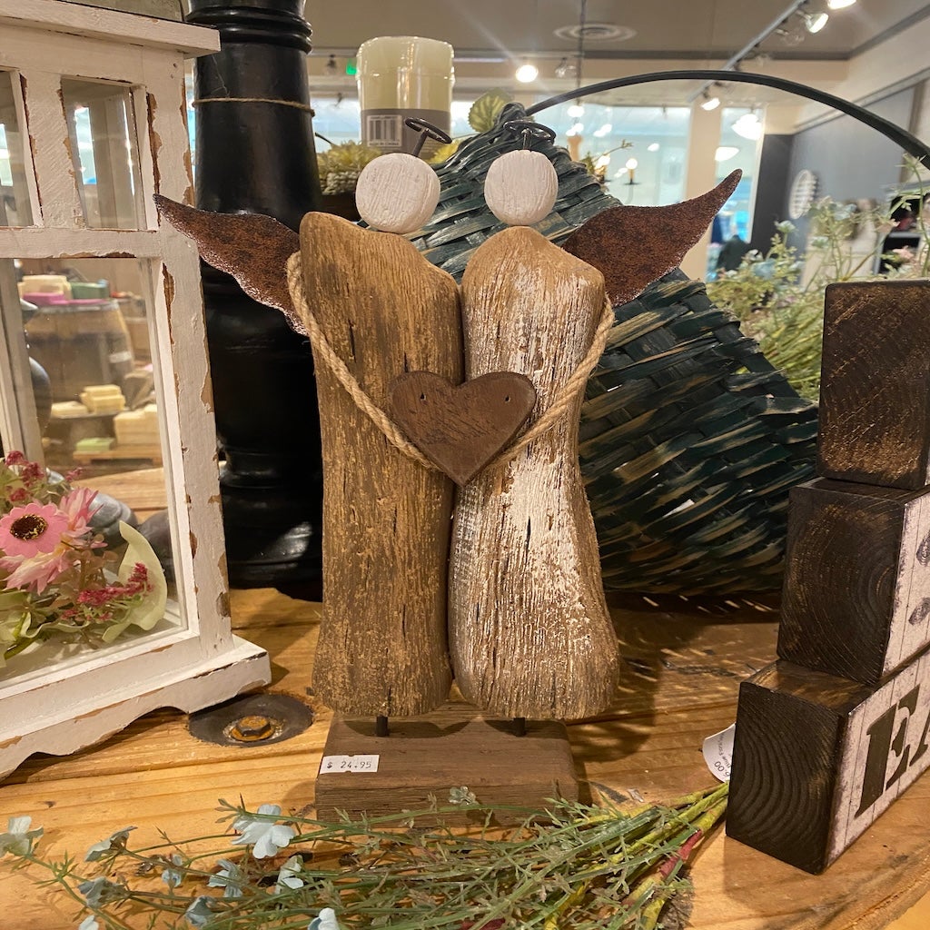 Wooden angels With Heart | The Rustic Farmhouse